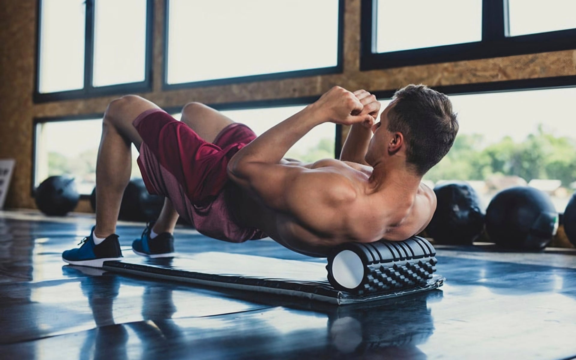https://gymwave.shop/cdn/shop/articles/muscle-recovery-night-workout.jpg?v=1770543505&width=1920